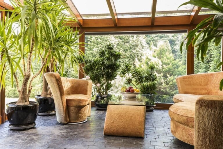 spacious-indoor-orangerie-with-garden-view-window